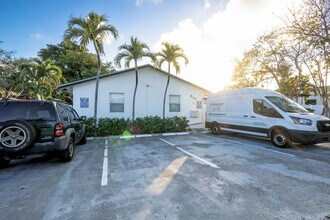 818 NE 14th Pl in Fort Lauderdale, FL - Building Photo - Building Photo