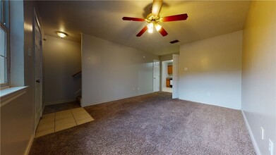 306 Cherry St, Unit B in College Station, TX - Building Photo - Building Photo