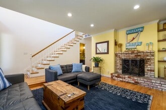 1216 Chantal Way in Redwood City, CA - Building Photo - Building Photo
