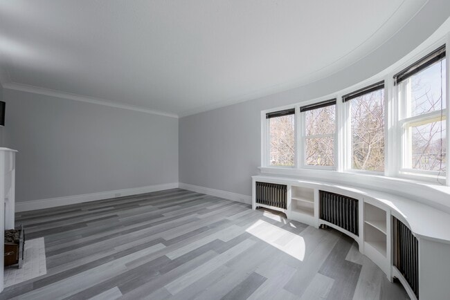 8-8 Wellington St W in Brampton, ON - Building Photo - Building Photo