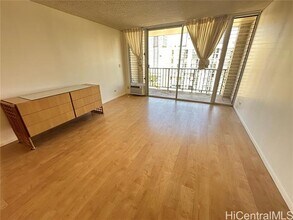 2345 Ala Wai Blvd in Honolulu, HI - Building Photo - Building Photo