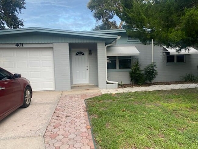 401 S Pine St in New Smyrna Beach, FL - Building Photo - Building Photo