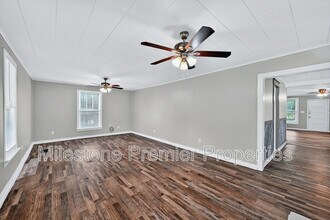 300 W Moore St in Sherman, TX - Building Photo - Building Photo