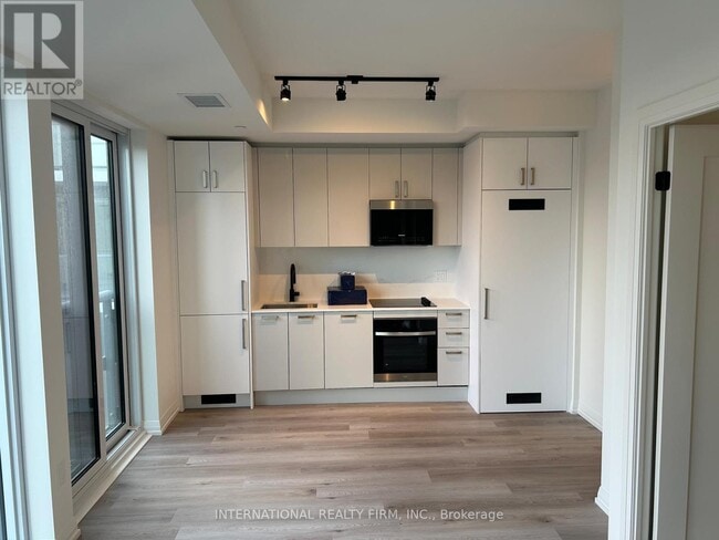 property at 280-280 Dundas St W