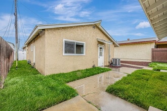 1036 W 160th St, Unit 2 in Gardena, CA - Building Photo - Building Photo