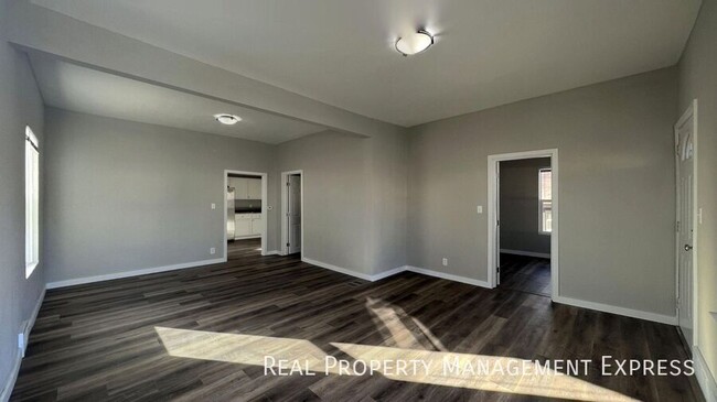 Updated 3-Bedroom Home with Loft in the He in Sioux Falls, SD - Building Photo - Building Photo