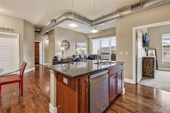 10111 Inverness Main St, Unit 315 in Englewood, CO - Foto de edificio - Building Photo