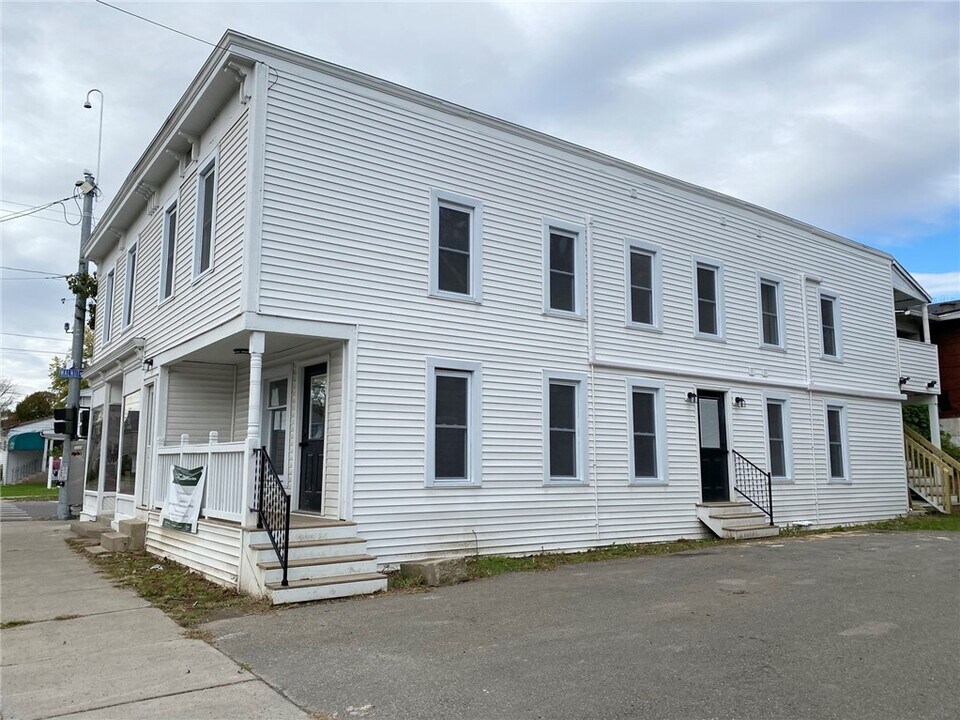 470 W 2nd St in Elmira, NY - Building Photo