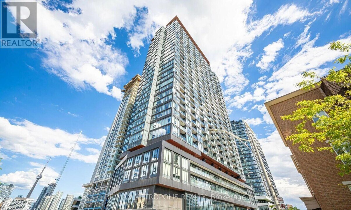 19-2619 Western Battery Rd in Toronto, ON - Building Photo