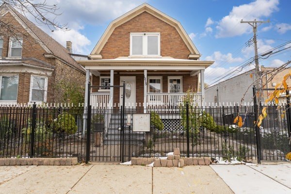 1215 N Harding Ave in Chicago, IL - Building Photo