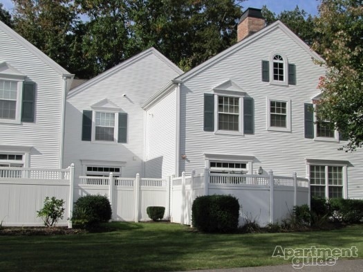 Heritage Glen in Farmington, CT - Foto de edificio