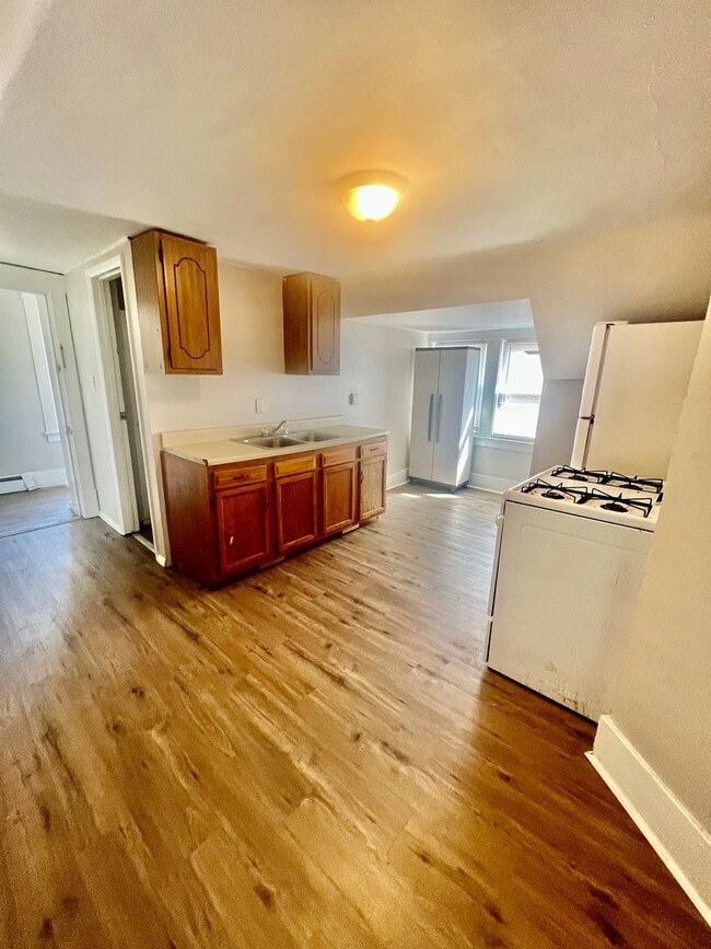 946 Beaver Rd in Ambridge, PA - Building Photo - Building Photo