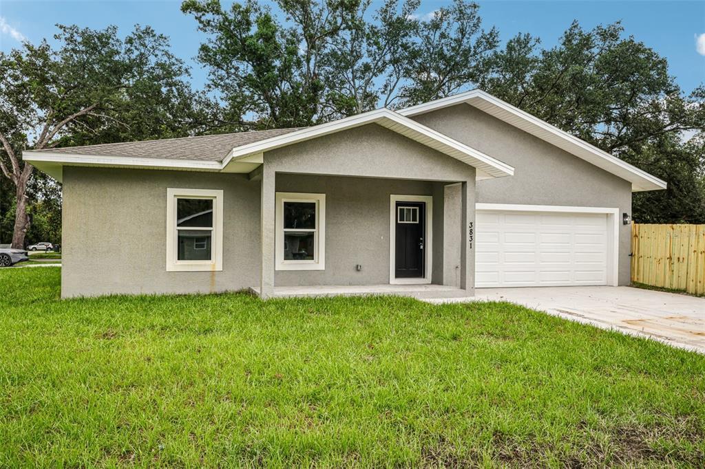 3831 Valley Tree Dr in Tampa, FL - Building Photo