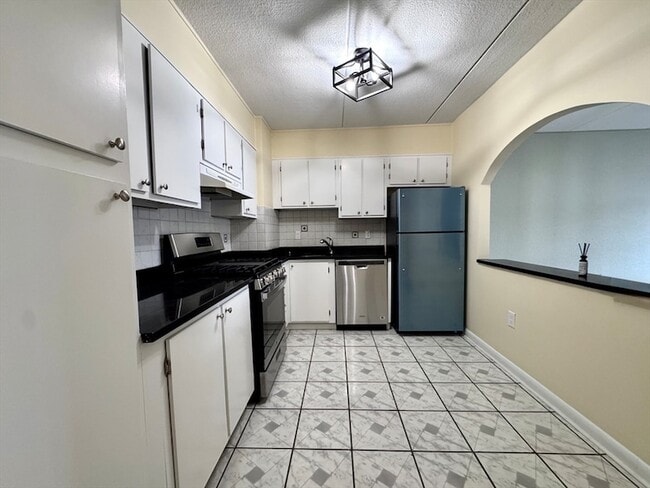 1550 Worcester Rd, Unit 216 in Framingham, MA - Building Photo - Building Photo