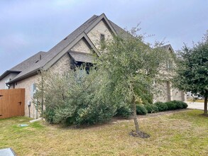 2984 Creek Ridge St in Seguin, TX - Building Photo - Building Photo