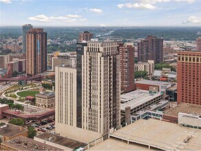 201 S 11th St in Minneapolis, MN - Foto de edificio - Building Photo