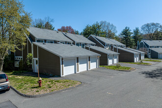 Talcott Acres Condominiums in Weatogue, CT - Building Photo - Building Photo