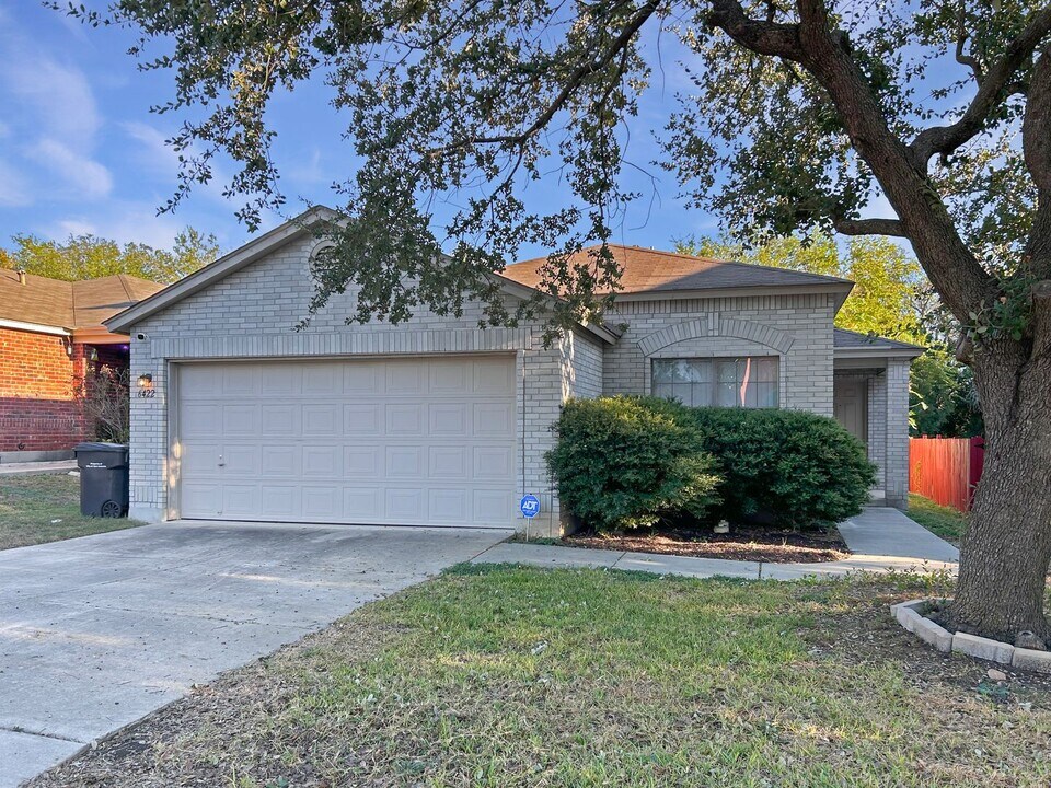 6422 Kestrel Ln in San Antonio, TX - Building Photo