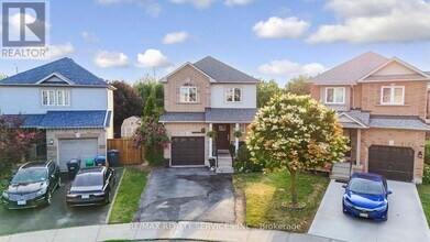 46 Oakmeadow Dr in Brampton, ON - Building Photo - Building Photo