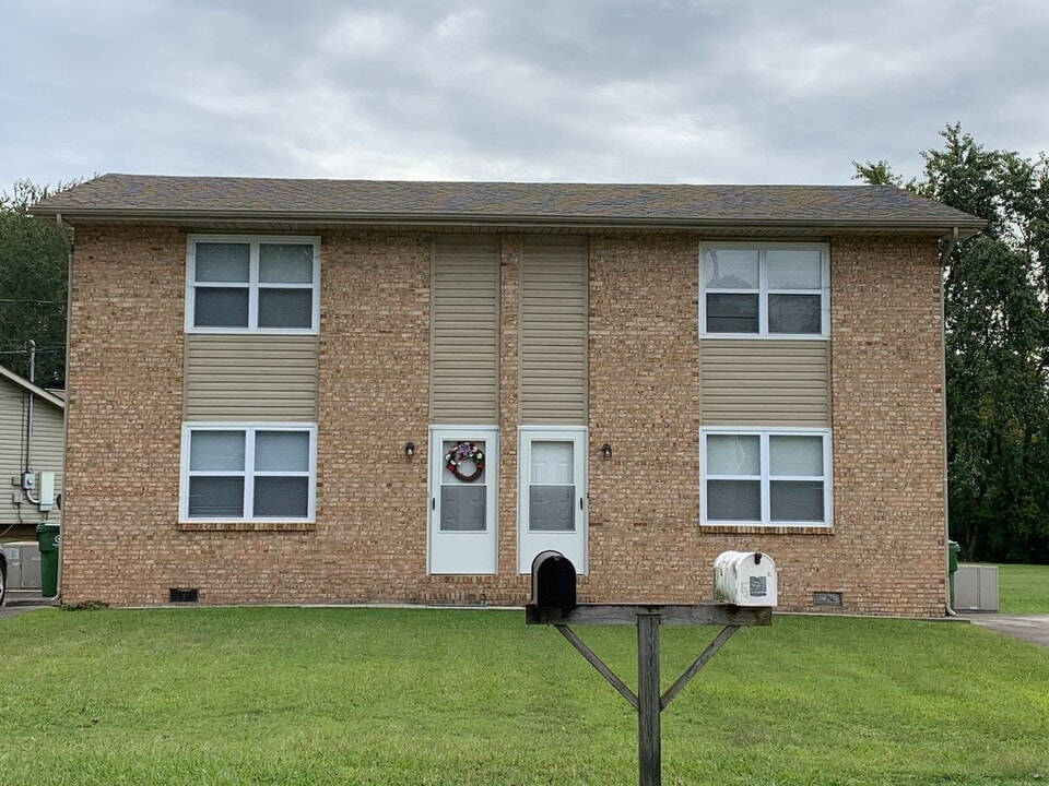 2301 Pinewood Dr in Maryville, TN - Building Photo