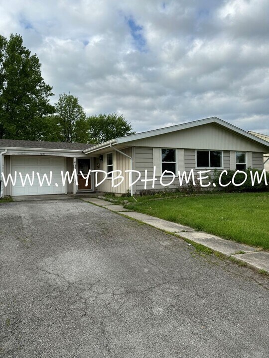 1428 Tulip Tree Rd in Fort Wayne, IN - Building Photo