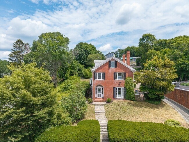 18 Union St in Manchester by the Sea, MA - Building Photo - Building Photo