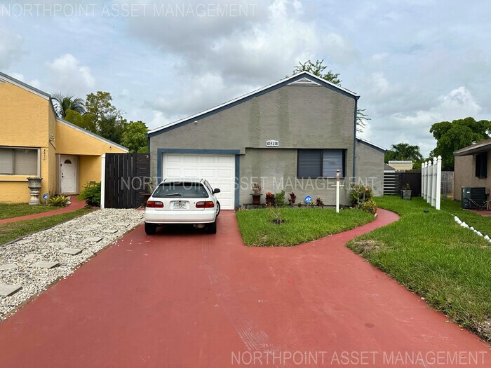 2410 SW 87th Terrace in Miramar, FL - Building Photo