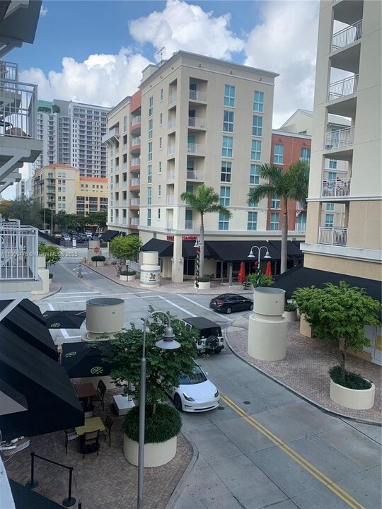 7275 SW 90th St in Miami, FL - Building Photo