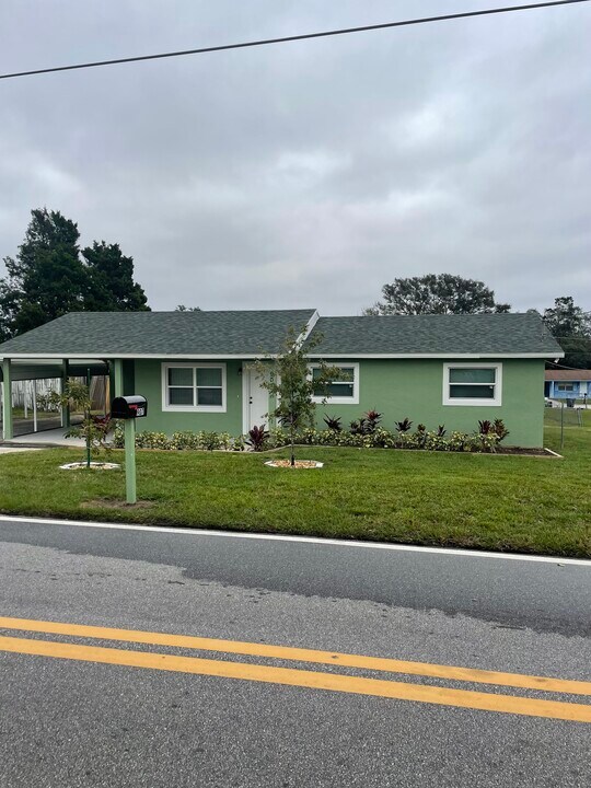 907 Experiment Station Rd in Lake Alfred, FL - Building Photo