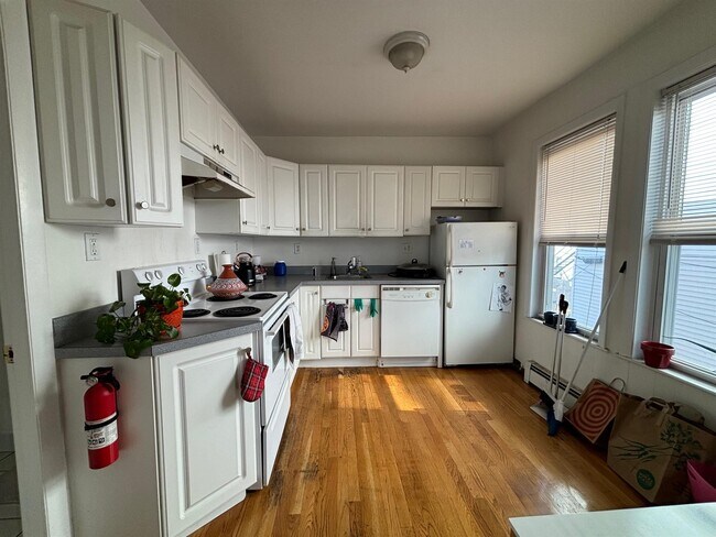 38 Craigie St in Somerville, MA - Building Photo - Building Photo