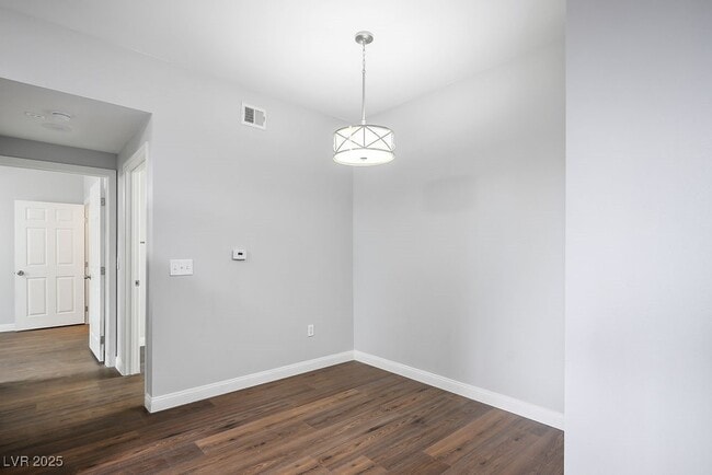 property at 231 W Horizon Ridge Pkwy
