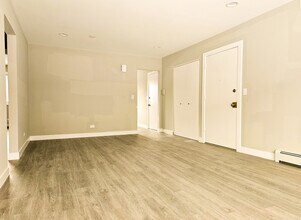 10457 Dearlove Rd in Glenview, IL - Building Photo - Building Photo