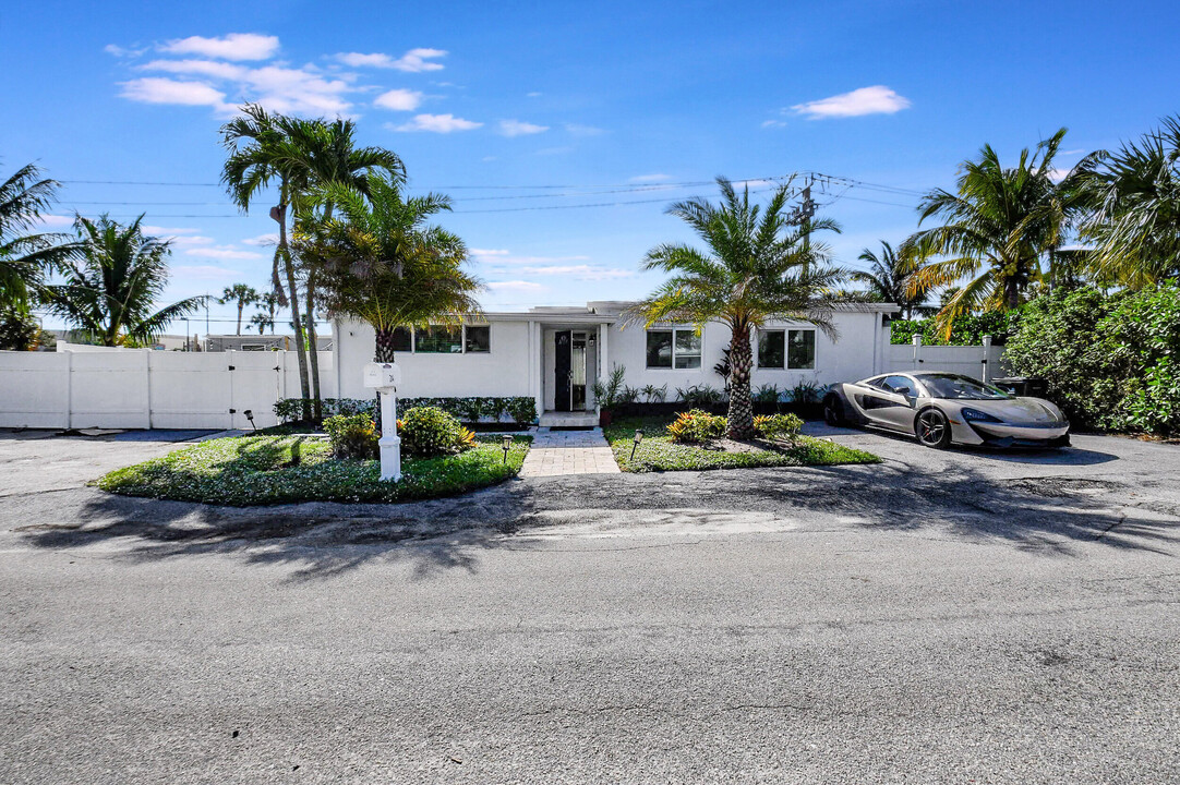 214 Seacrest Ln in Delray Beach, FL - Building Photo