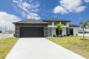 4020 NE 23rd Ave in Cape Coral, FL - Building Photo