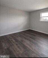 212 Woodlawn Ave in Washington Township, NJ - Building Photo