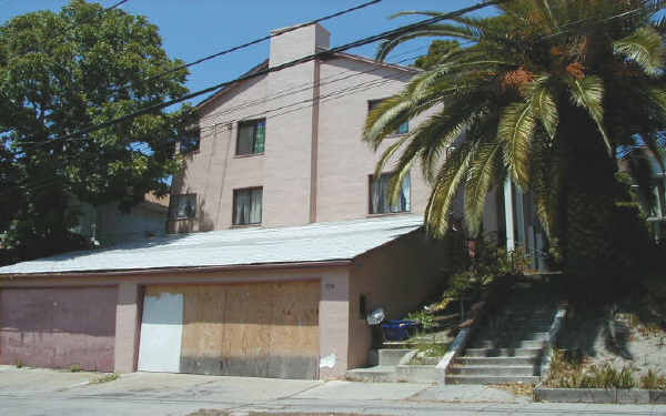 1334 E 27th St in Oakland, CA - Foto de edificio - Building Photo