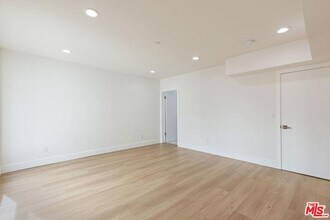 2057 S Garth Ave in Los Angeles, CA - Building Photo - Building Photo