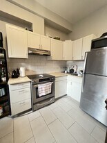 581 College St in Toronto, ON - Building Photo