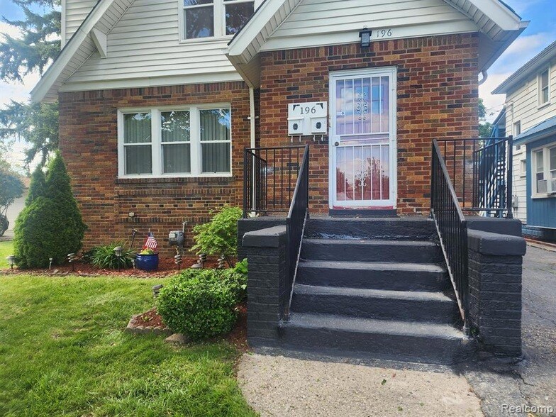 196 Bondale Ave in Pontiac, MI - Foto de edificio
