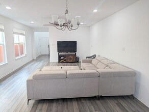 12815 Gilliland Ln in Manor, TX - Building Photo - Building Photo