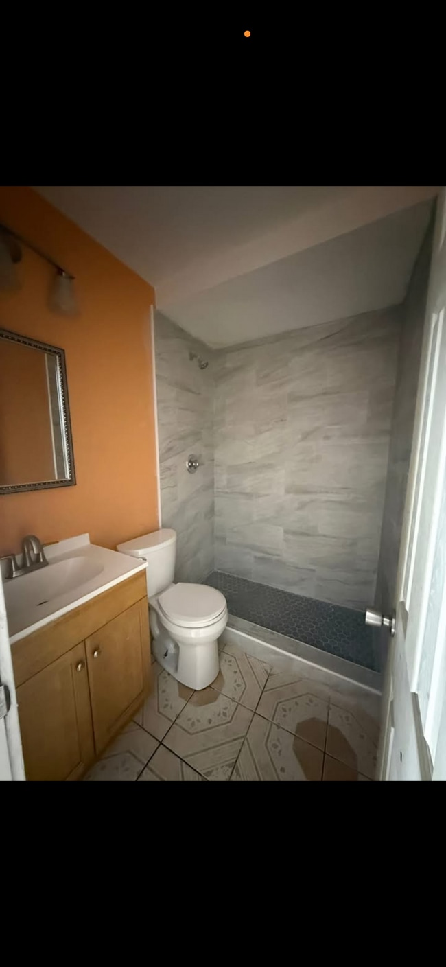 property at 810-812 W 7th St