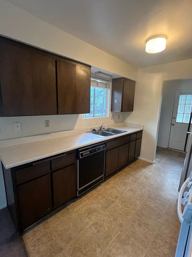 property at 1500 N Wakonda St