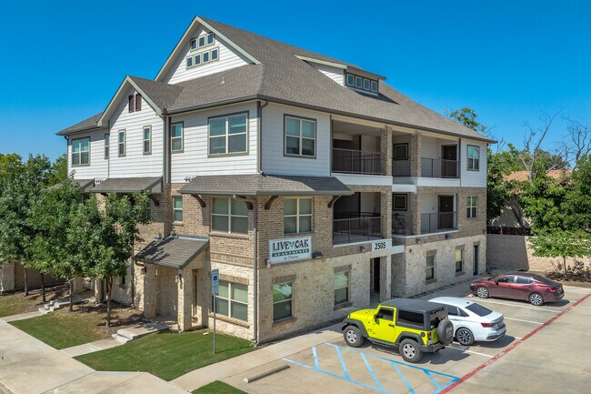 Live Oak Apartments in Denton, TX - Building Photo - Building Photo
