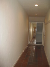 939 1/2 N Sierra Bonita Ave, Unit Sierra Bonita in West Hollywood, CA - Building Photo - Building Photo