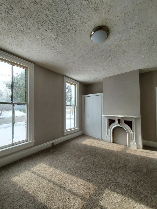 242 W Main St in Newark, OH - Building Photo - Building Photo