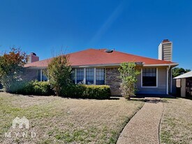 11825 Garden Terrace Dr in Dallas, TX - Building Photo