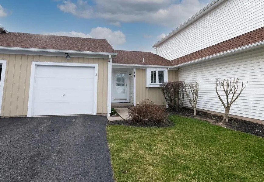625 Zachary Way in Webster, NY - Building Photo