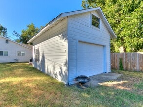703 Dakota St in Norman, OK - Foto de edificio - Building Photo