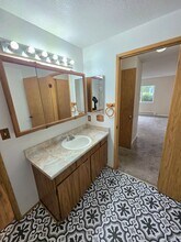 1150 Sunset Blvd NE in Renton, WA - Building Photo - Building Photo