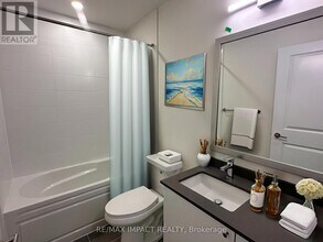 3270 Sheppard Ave E in Toronto, ON - Building Photo - Building Photo
